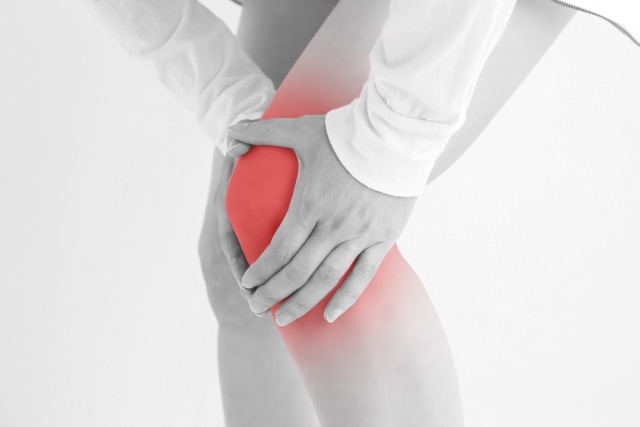 なかなか改善しない膝の痛み…その原因が足首に？