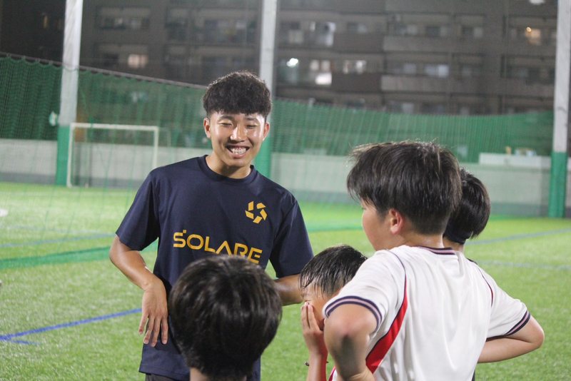 小野隼佑さんのサッカー指導風景